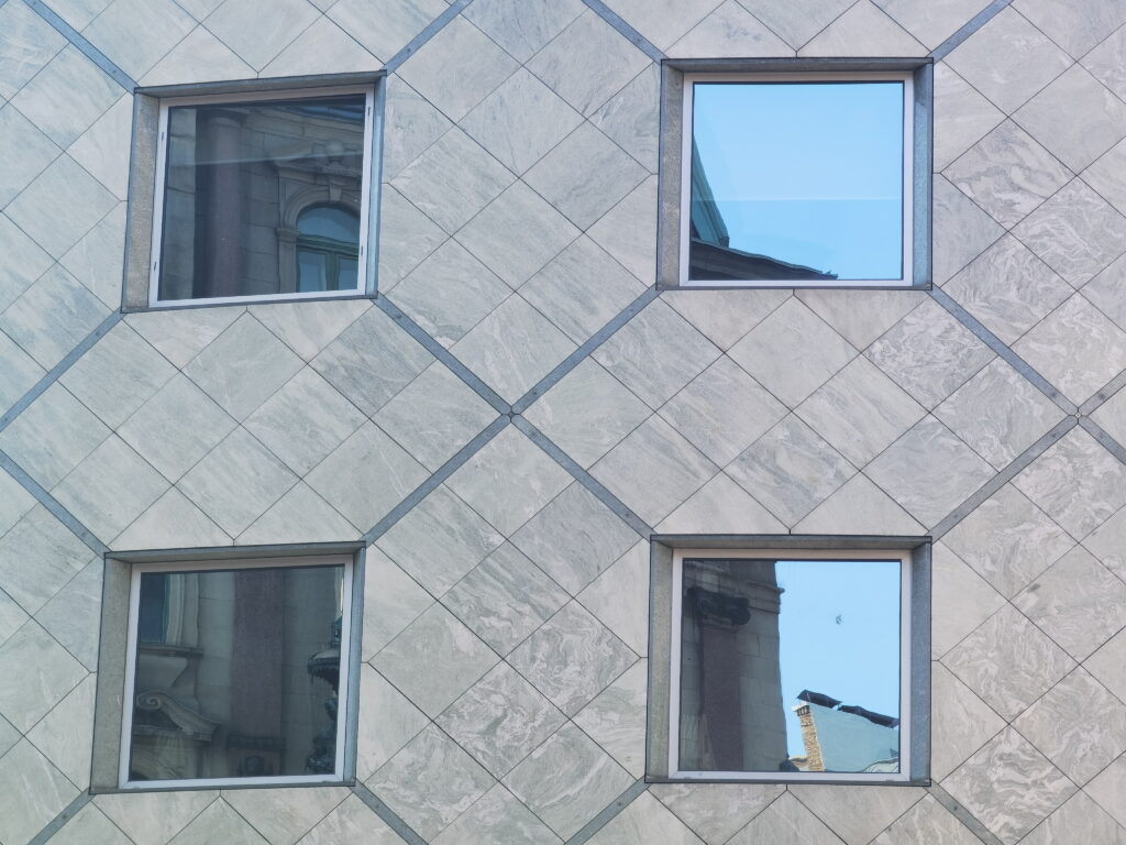 Die moderne Fassade am Haas Haus Wien