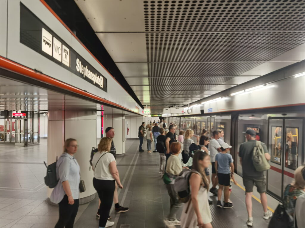 Stephansplatz U-Bahn: Die U1 und die U3 treffen hier zusammen