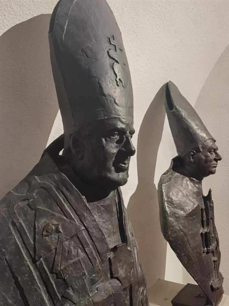 In den Wien Katakomben sind die Gräber von Bischöfen