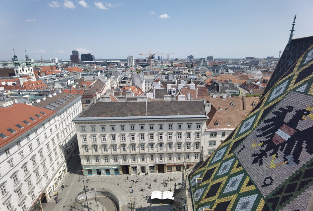 Berühmter Blick vom Stephansdom Nordturm über Wien