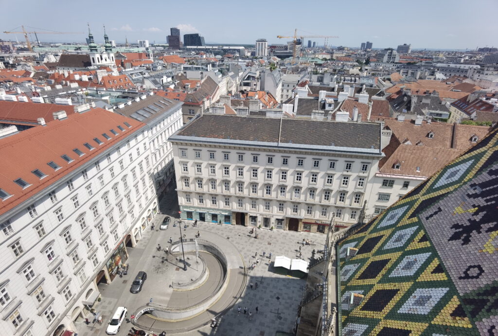 Die Einfahrt der Parkgarage Stephansplatz - vom Turm des Stephansdoms gesehen